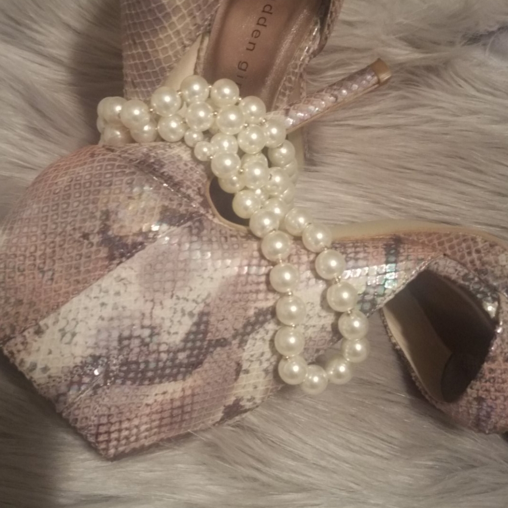 Heels - Picture 5 of 5